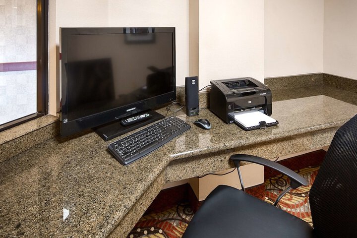 Business Center 18 of 18