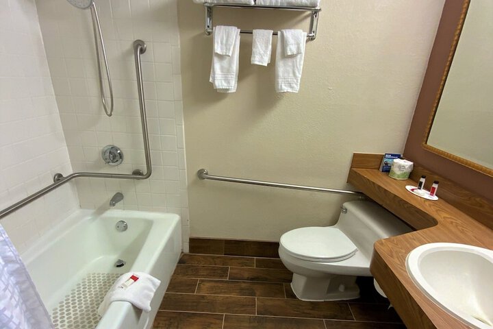 Room 17 of 39