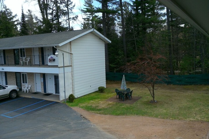 Hotel Exterior 47 of 49