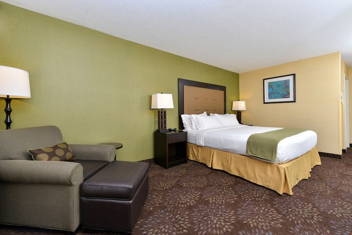 Holiday Inn Express Hotel & Suites Charlotte by IHG