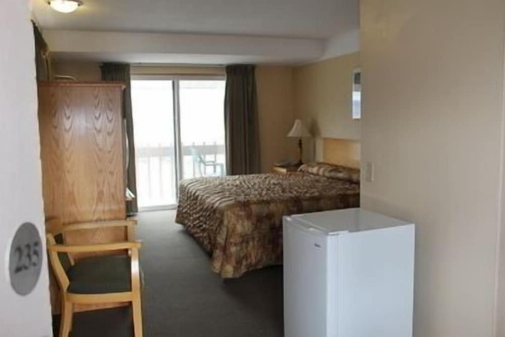 Room 17 of 27