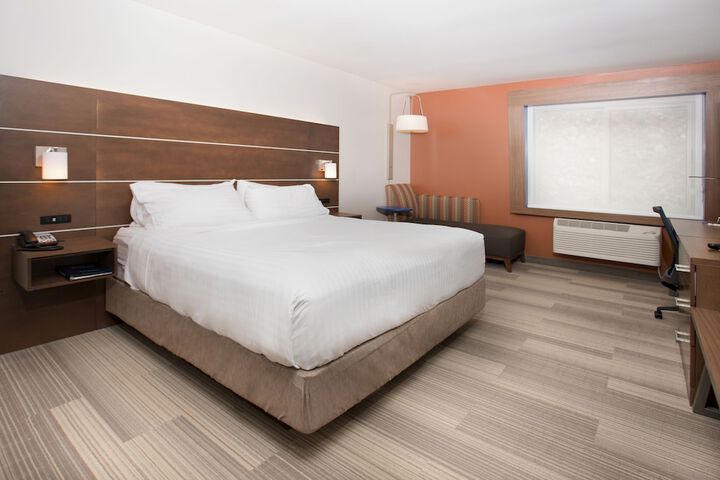 Room 35 of 65