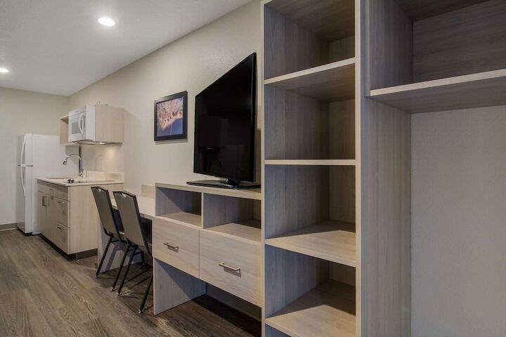Room 12 of 25