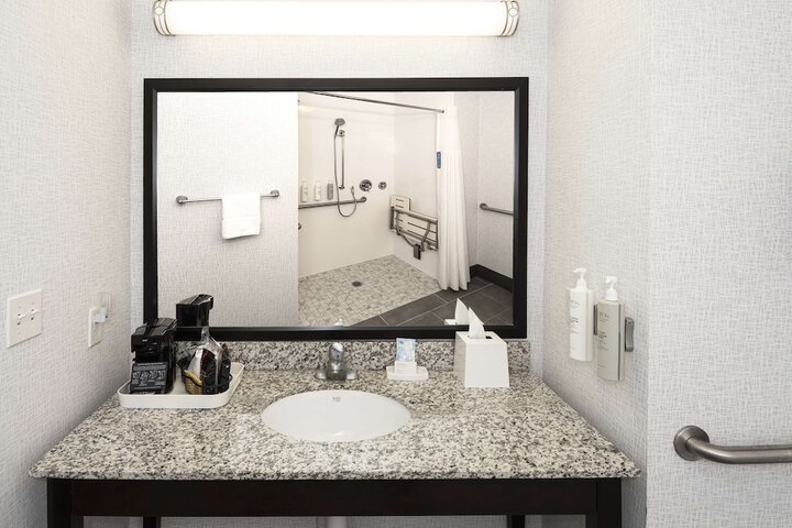 Hampton Inn & Suites Raleigh Downtown
