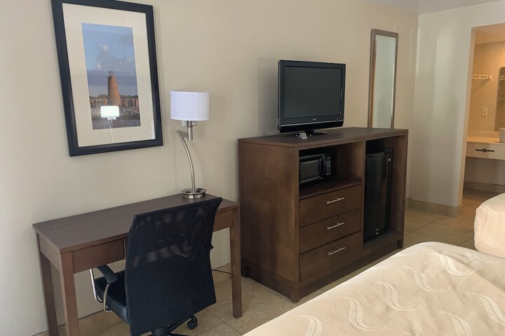 Room 11 of 20