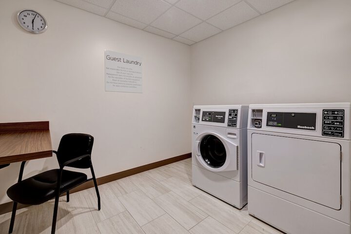 Holiday Inn Express & Suites Detroit Dearborn by IHG