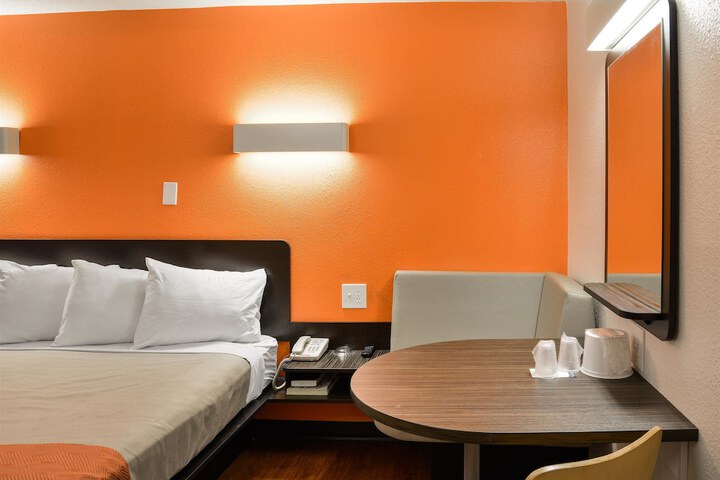 Room 15 of 26