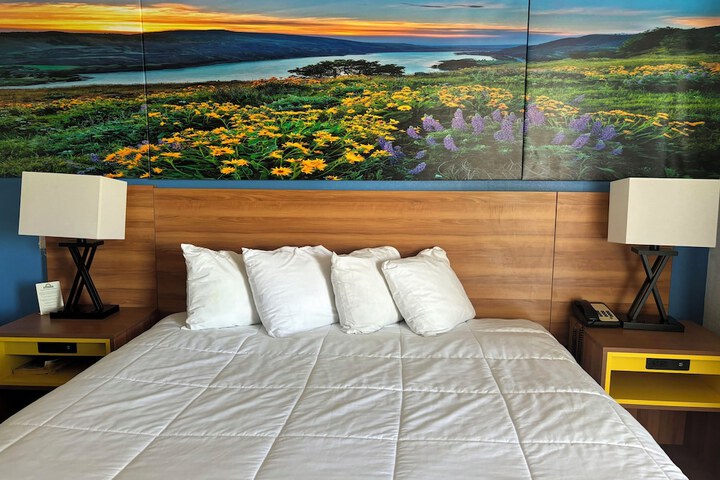 Room 9 of 32