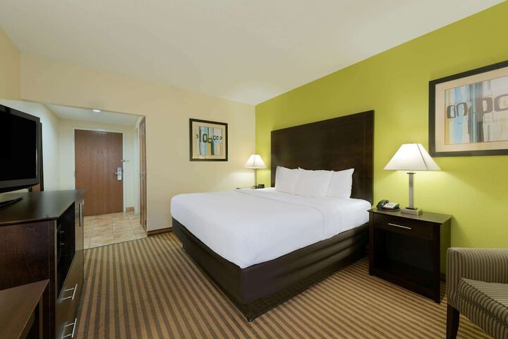 La Quinta Inn & Suites by Wyndham Columbus - Grove City