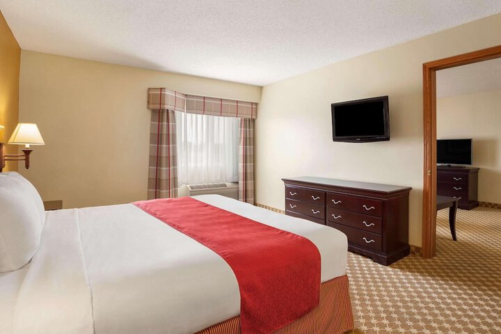 Room 11 of 28