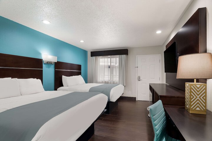 Room 12 of 26