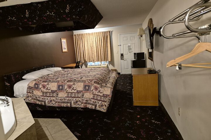 Room 25 of 40