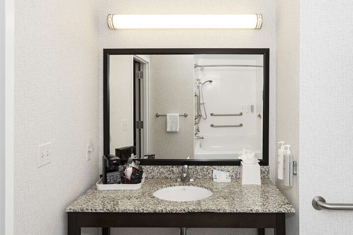 Hampton Inn & Suites Raleigh Downtown