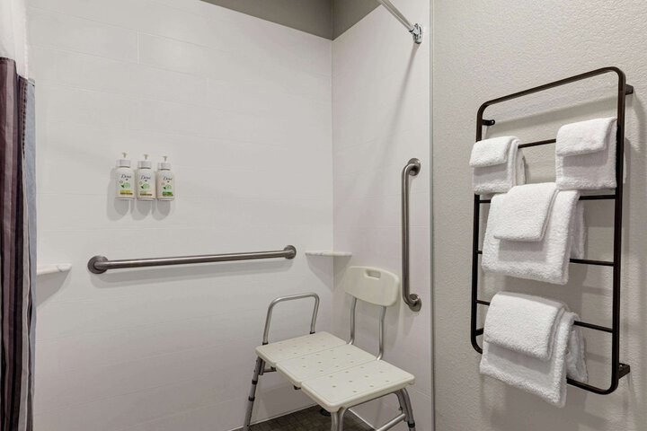 La Quinta Inn & Suites by Wyndham Oxford - Anniston