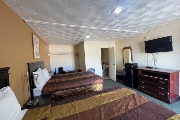 Western Skies Motel