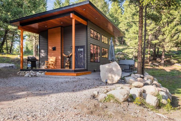 Granite Moose Hideaway Cabin