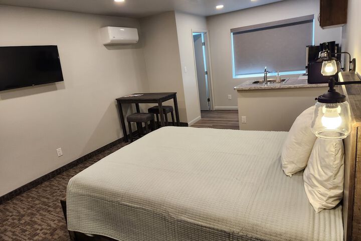 Aquarius Inn