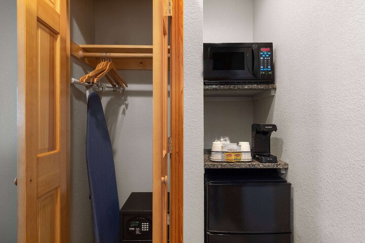 Room 18 of 48