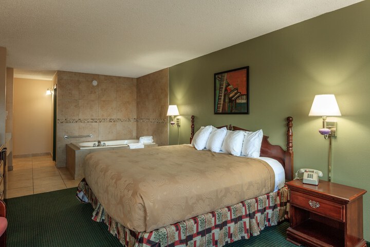 Room 10 of 28