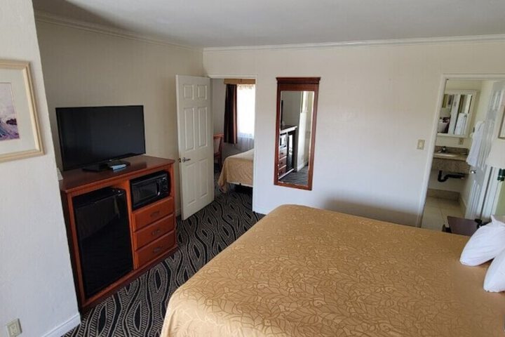 Room 9 of 15