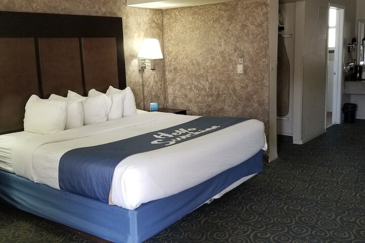 Days Inn & Suites by Wyndham Trinidad