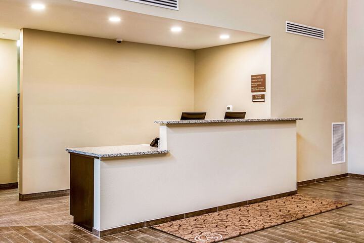 Comfort Suites Wooster near University Campus