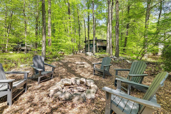 Private Deck & Grill: Pocono Pines Retreat!