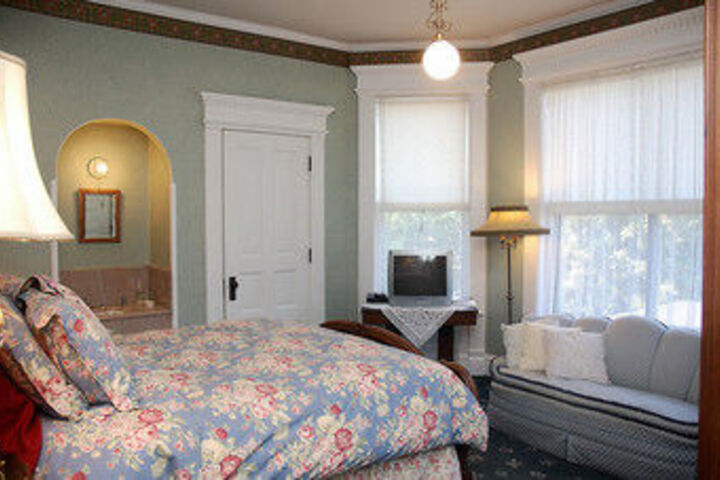 The Grand Anne Bed & Breakfast