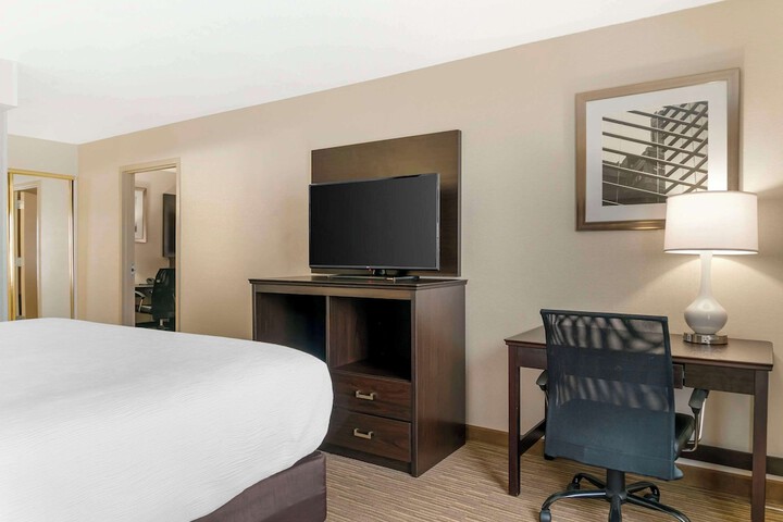 Room 13 of 42