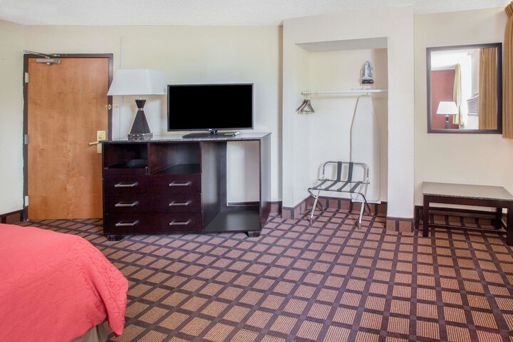 Room 8 of 14