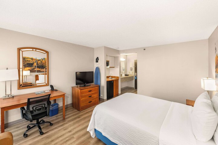 Room 13 of 17