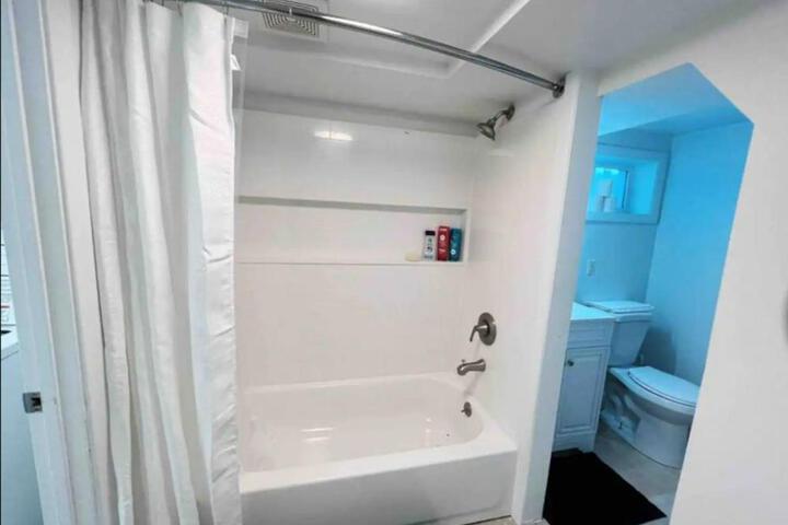 Entire Home near SLC. Family Friendly & King Suite
