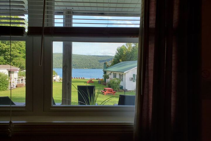 Lake View Motel