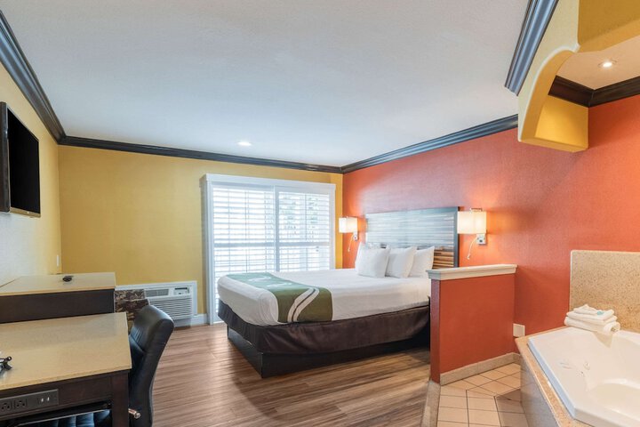 Room 18 of 37