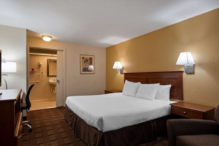Room 8 of 25