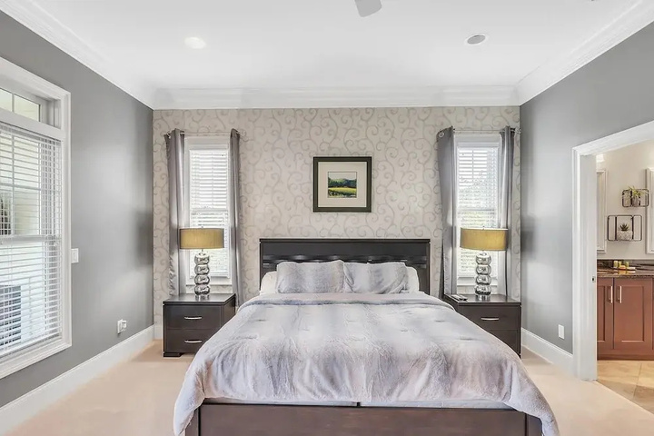 Spacious Home With 4 Master Suites in Quiet Community 4 Bedroom Home by Redawning