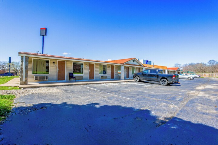 Cozy Garden Inn by OYO Hwy 40 Richmond