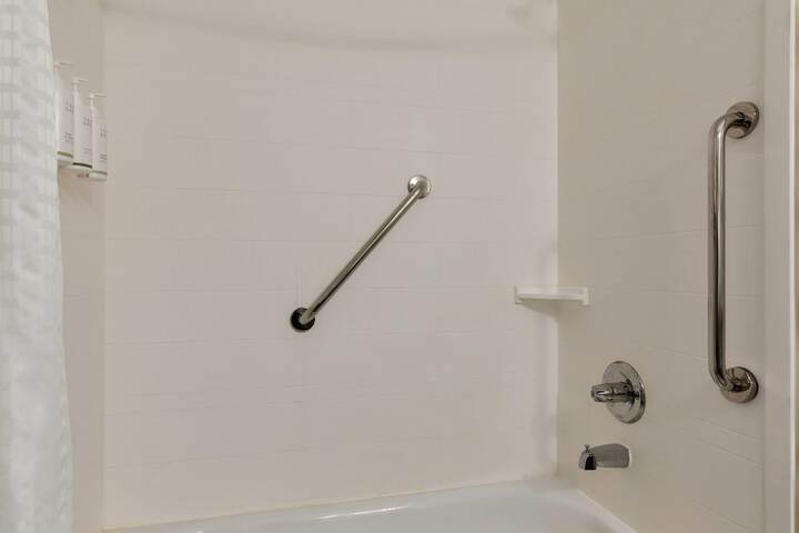 Days Inn & Suites by Wyndham Prattville-Montgomery