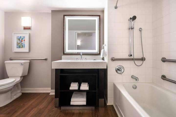 Room 50 of 180