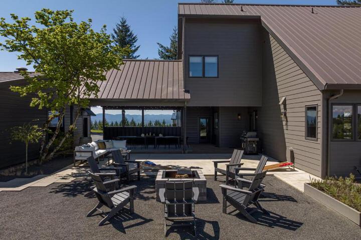 Escape to Wine Country Luxurious Getaway Awaits