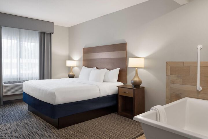 Little Crow Hotel & Conference Trademark by Wyndham