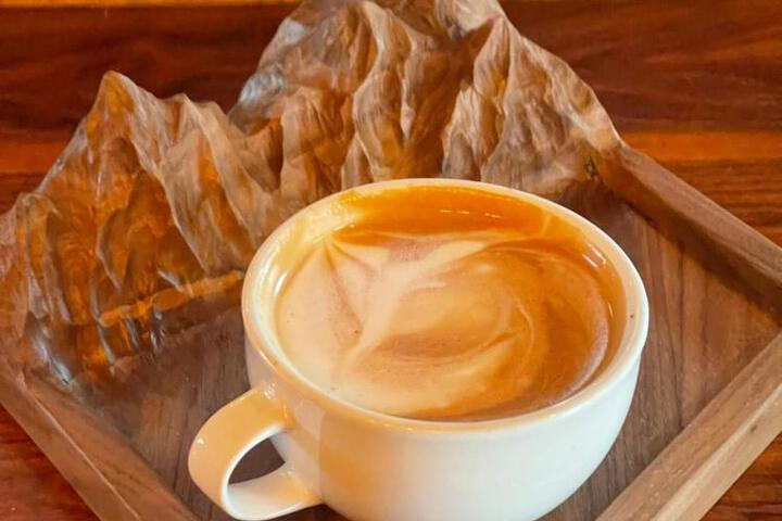 Roadhouse Lodge & Coffee Shop