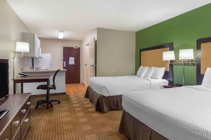 Room 13 of 28