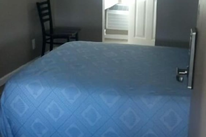 Room 5 of 8