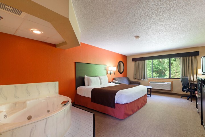 Room 9 of 16