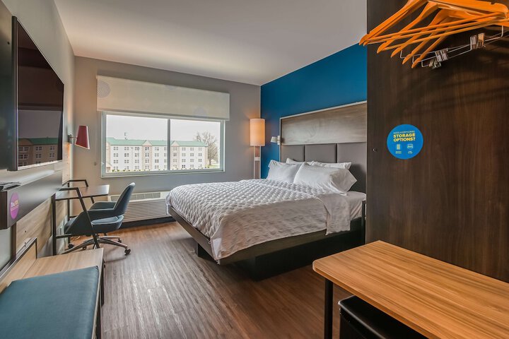 Room 13 of 21