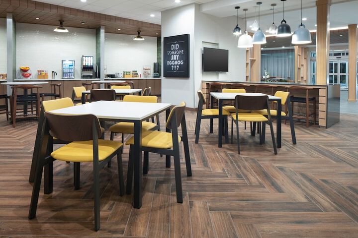 Breakfast/Coffee Service 24 of 27