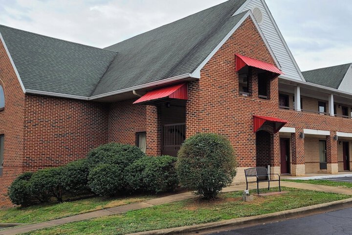 Red Roof Inn & Suites Cornelius – Lake Norman