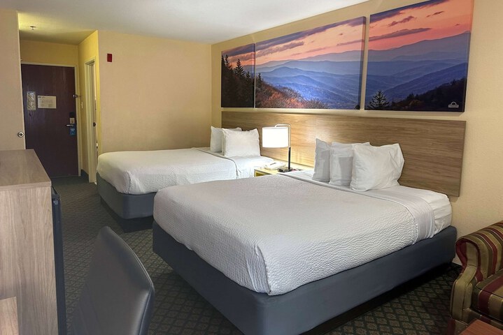 Room 34 of 40