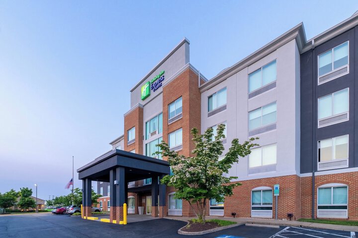 Holiday Inn Express Hotel & Suites Woodbridge by IHG